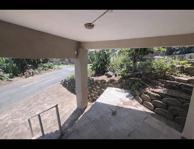 BUSINESS PROPERTY TO RENT IN LAWRENCE ROCKS